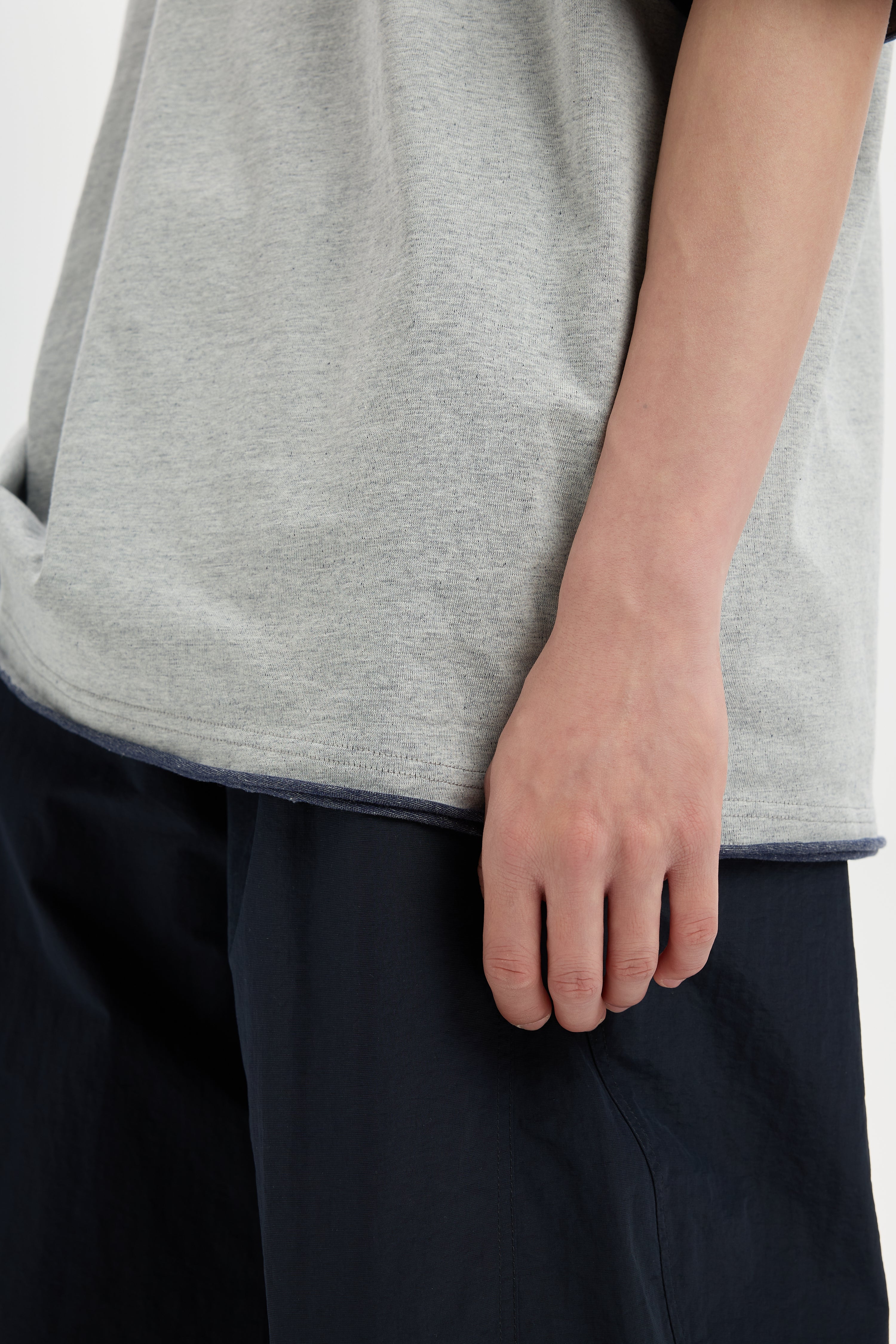BUTTBILL SS26 Unisex Double-Yarn Cotton Inside-Out Contrast T-Shirt with Rolled Edge