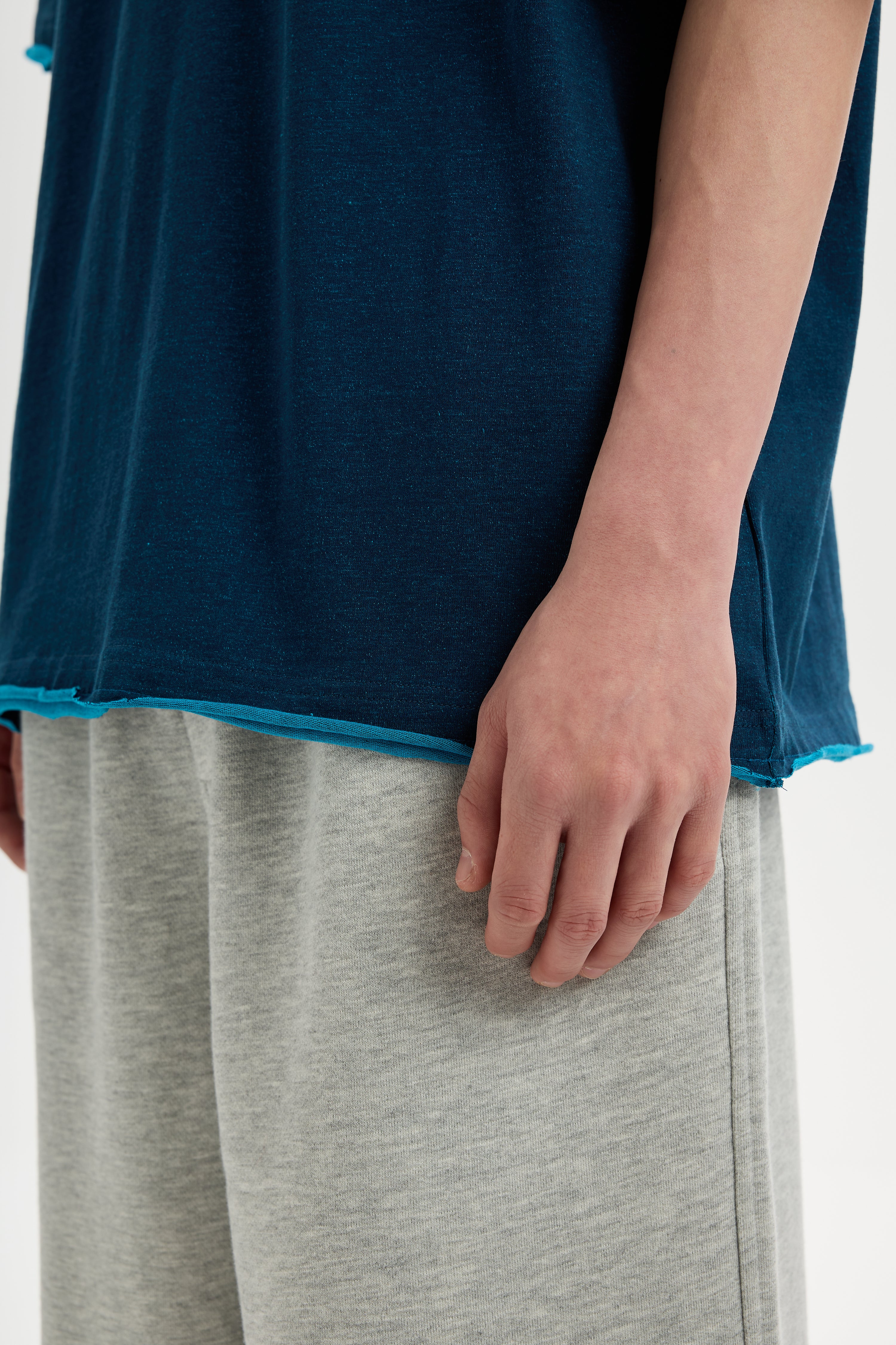 BUTTBILL SS26 Unisex Double-Yarn Cotton Inside-Out Contrast T-Shirt with Rolled Edge