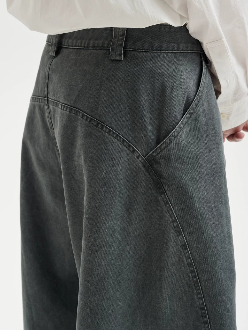 BUTTBILL Men's Relaxed Curved-Leg Paneled Trousers100